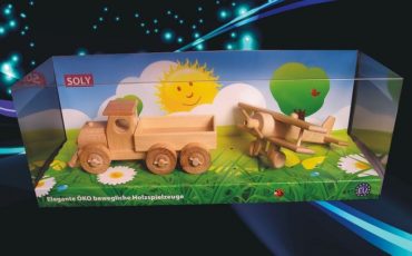 Drevené hračky, nákladné autíčko + malý dvojplošník