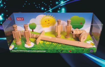 Drevené hračky vojáčci, drevený meč a kanon, dělo