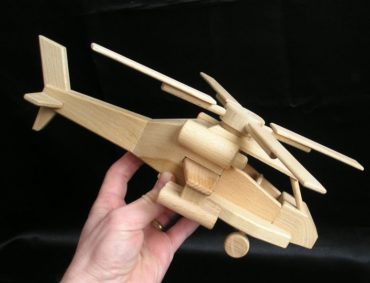 vrtuľník, helikoptéra Apache | drevené hračky | darčeky