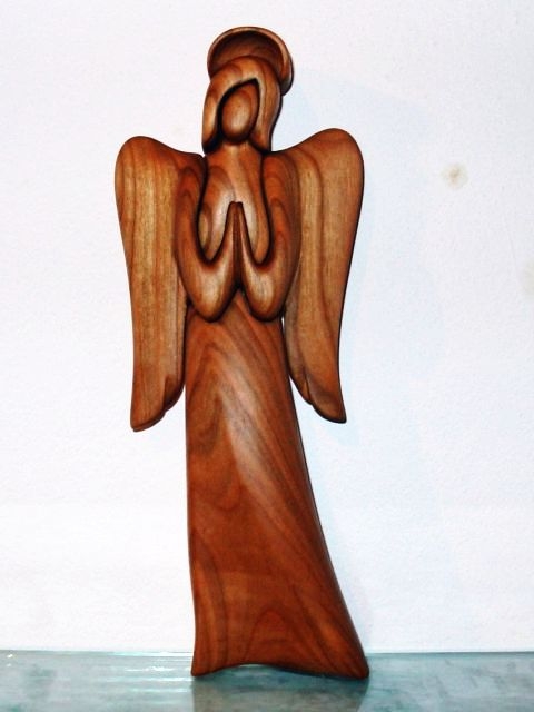 Drevený anjel so svätožiarou. 25 cm, soškaakralni