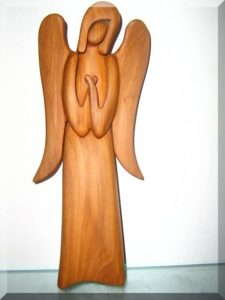 Soška Anjel strážny VI. , V. 25 cm | drevený anjel strážny