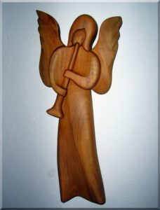 Drevené sošky, Anjel s trubkou I., 24 cm | drevený anjel strážny
