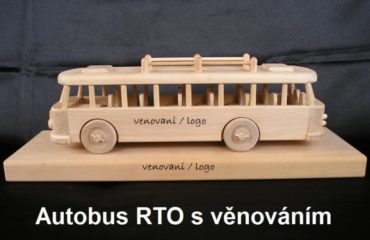Drevené hračky pre deti a darčeky pre vodičov, autobus.