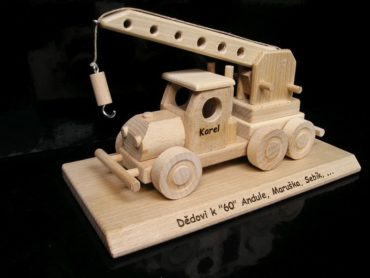 Auto-žeriav na postave, darček pre žeriavnikov