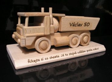 Nákladné auto na podstave - darčeky pre mužov k výročiu