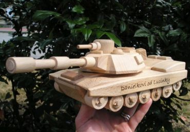 Hračky pre chlapcov vojenský tank | drevené darčeky a hračky