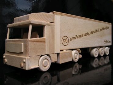 Víno, alkohol truck kamión | drevený darček pre vodiča kamiónu
