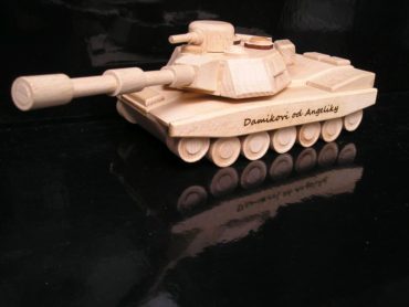 Hračky pre chlapcov vojenský tank | drevené darčeky a hračky
