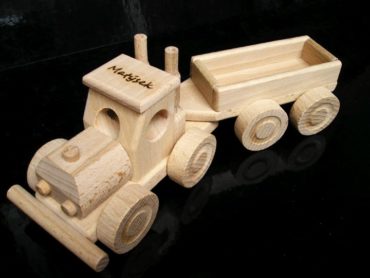 Darček po vodiča nákladného auta, drevené auto