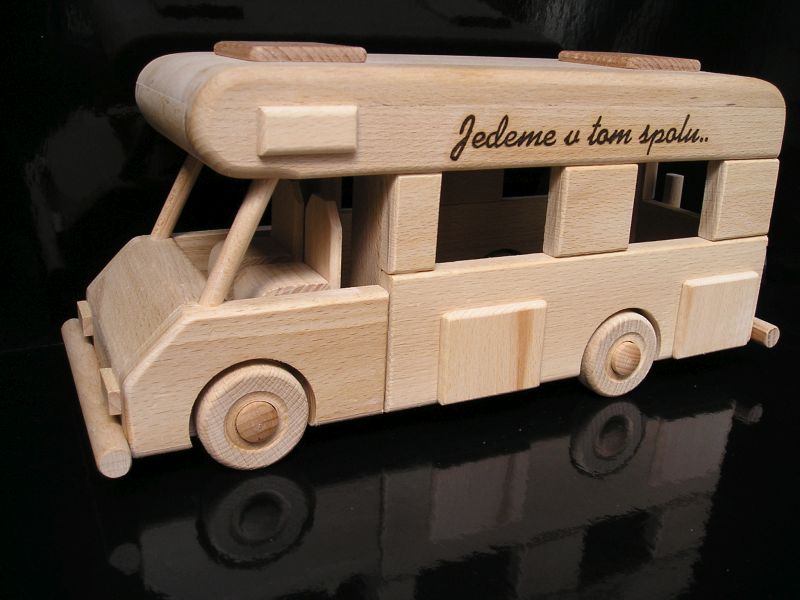 Karavan, obytný voz, drevená hračka darček.