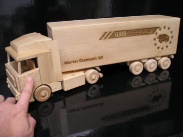 Víno, alkohol truck kamión | drevený darček pre vodiča kamiónu