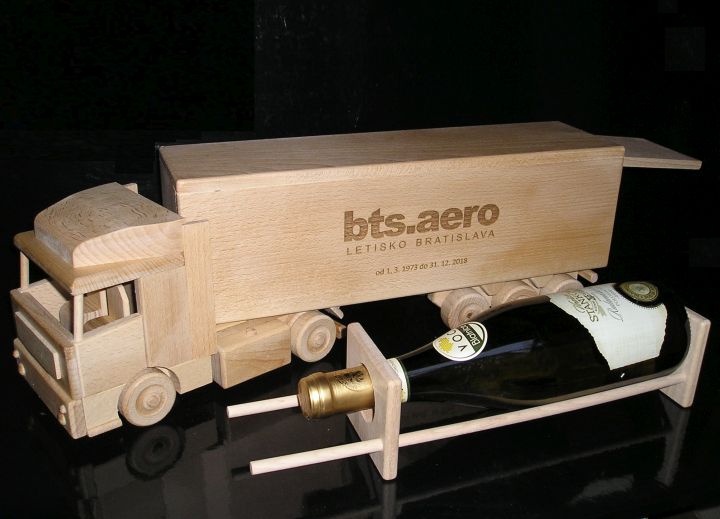 Víno, alkohol truck kamión | drevený darček pre vodiča kamiónu
