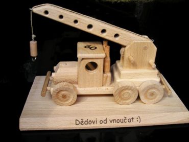 Auto-žeriav na postave, darček pre žeriavnikov