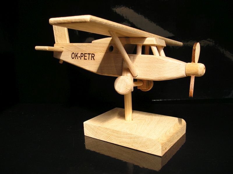 Drevené lietadlo typ Pilatus | drevené hračky