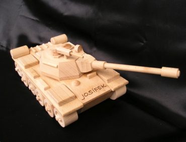 Hračky pre chlapcov vojenský tank | drevené darčeky a hračky