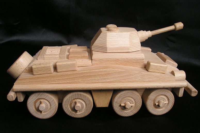 Vojenský transportér, tank. Drevená hračka, darčeky pre vojakov