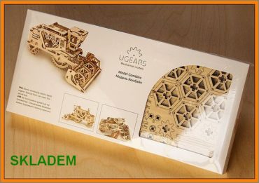Kombajn je drevená 3d stavebnica puzzle model, ktorý ponúka rozmanité obmeny (varianty) mechaniky. Pri jazde kombajnu sa roztočí navijak (kotúč), ako v skutočnom prototypu. Model má vstavanú tajnú schránku, umiestnenou v ľavej časti kabíny. Mechanický kombajn začína jednoduchým pohybom alebo rýchlym točením (rotáciou) veľkého zadného kolesa. Na druhej strane kabíny je páka, ktorú možno uzamknúť alebo spustiť kombajn. Kombain funguje na (princípe) "gumičkového motora". Parádny darček pre staršie chlapcov