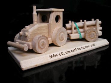 Traktor drevene darceky k narodeninam
