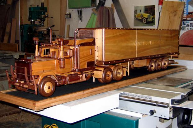 Mack truck kamion drevené modely vozidiel