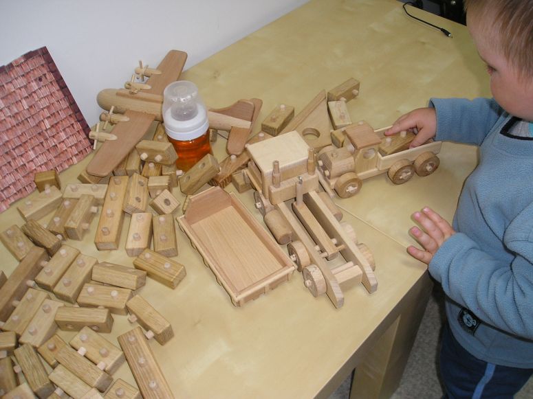 Drevená garáž s autíčkom stavebnica | drevené hračky
