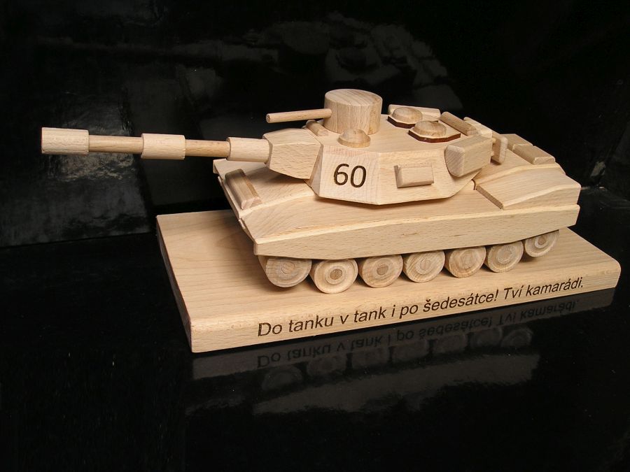 darček k narodeny vojenský tank
