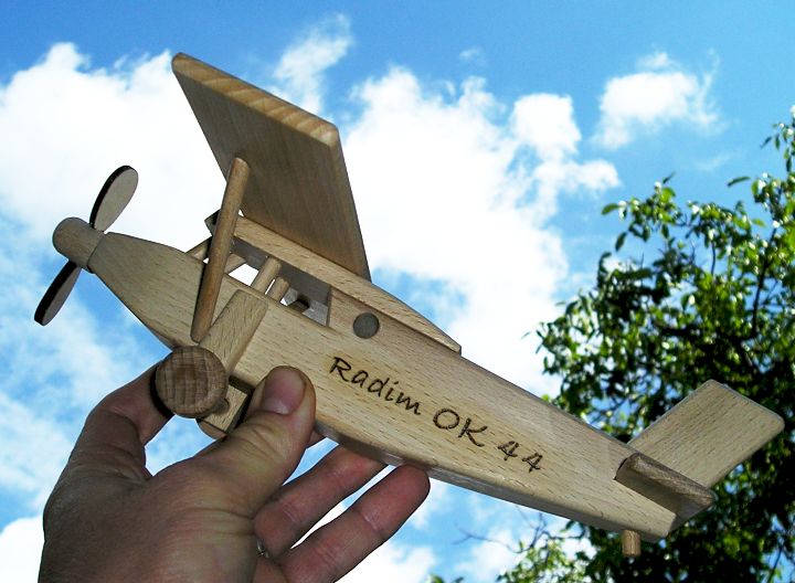 Drevené lietadlo typ Pilatus | drevené hračky
