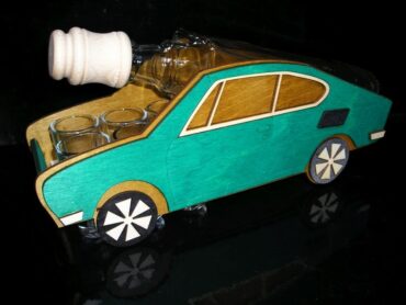 Retro české auto s láhví k narozeninám