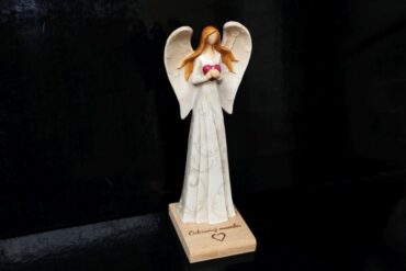 Soška anjela s lásky dekorácie