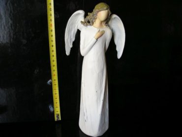 Biely anjel s krídlami, soška dekorácie keramika