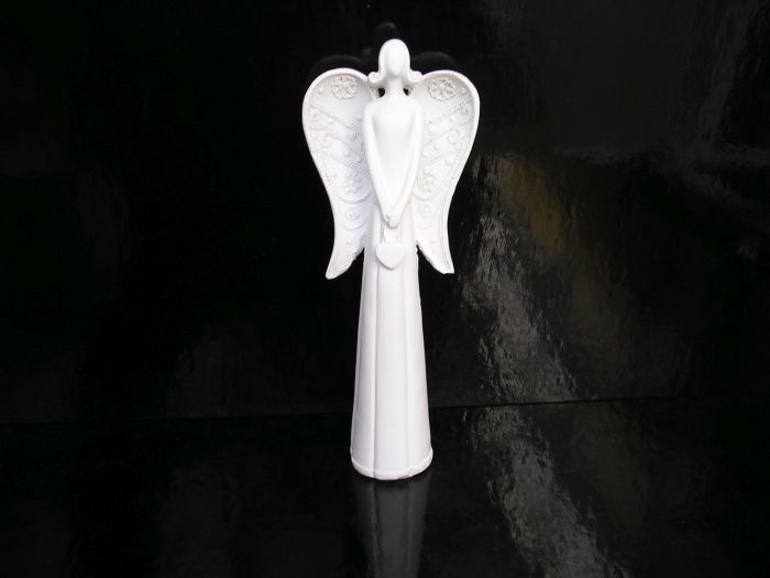 Biely anjel | soška s ornamentami