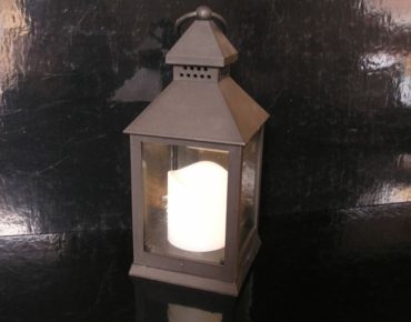 Čierna lampáš na batérie, bytové dekorácie