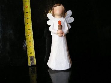 Malý biely anjelik so sviečkou, sošky dekorácie