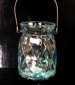 Sklenená modrá lampáš, dekoračná lampa