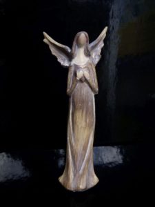 Soška anjela strážneho | imitácia dreva