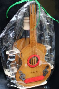 Darček pre gitaristu, darčeková gitara darček, darčekový kôš