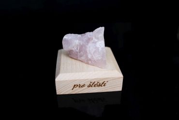 Ruženín kamene minerály darčeky z ruženínu