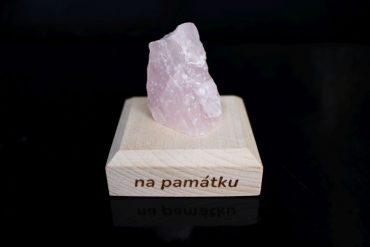 Ruženín minerál kameň pre šťastie darček