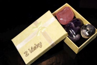 Magická trojica kameňov Ametyst - Ruženín - Kryštáľ