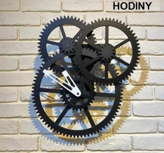 nastenne-hodiny-ozubene-kolesa