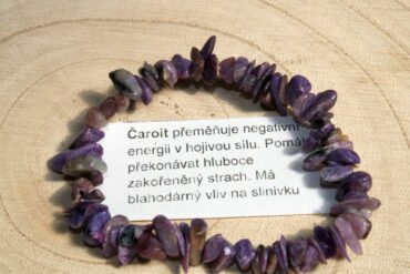 čaroit náramok