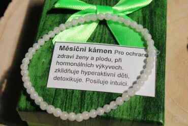 Mesačný kameň bílý náramokz minerálov a kameňov