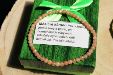 Mesačný kameň dámske náramky z minerálov a kameňov